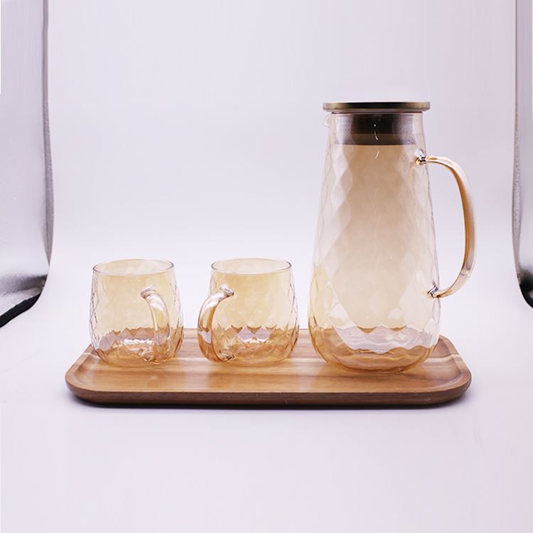 50 Oz Heat Resistant Borosilicate Water Carafe Glass Pitcher with Handle, Plastic Lid and Stir Bar